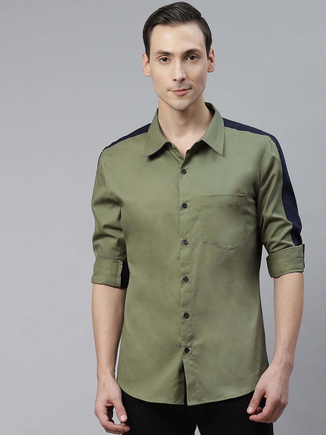 

Hubberholme Men Olive Green & Navy Blue Colourblocked Twill Pure Cotton Casual Shirt