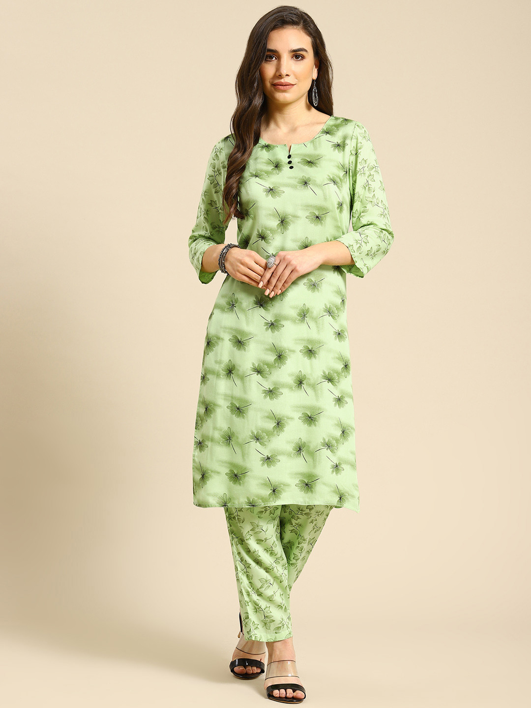 

Prakrti Women Green & Black Floral Print Kurta with Trouser