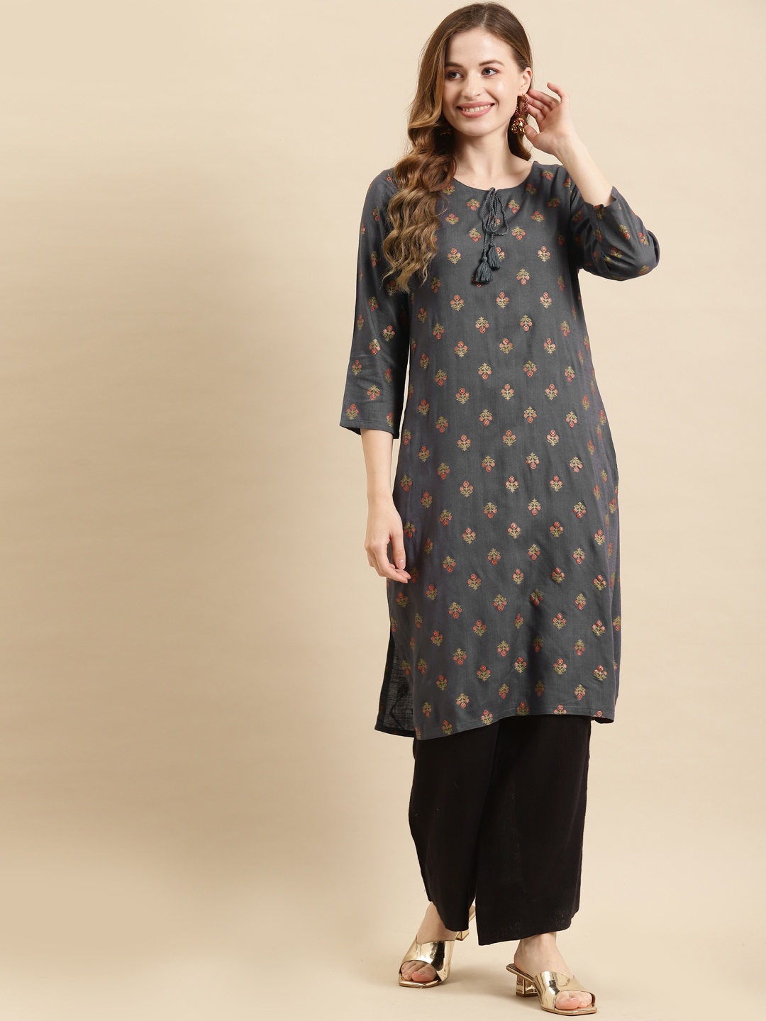 

Prakrti Women Grey & Red Floral Print Kurta