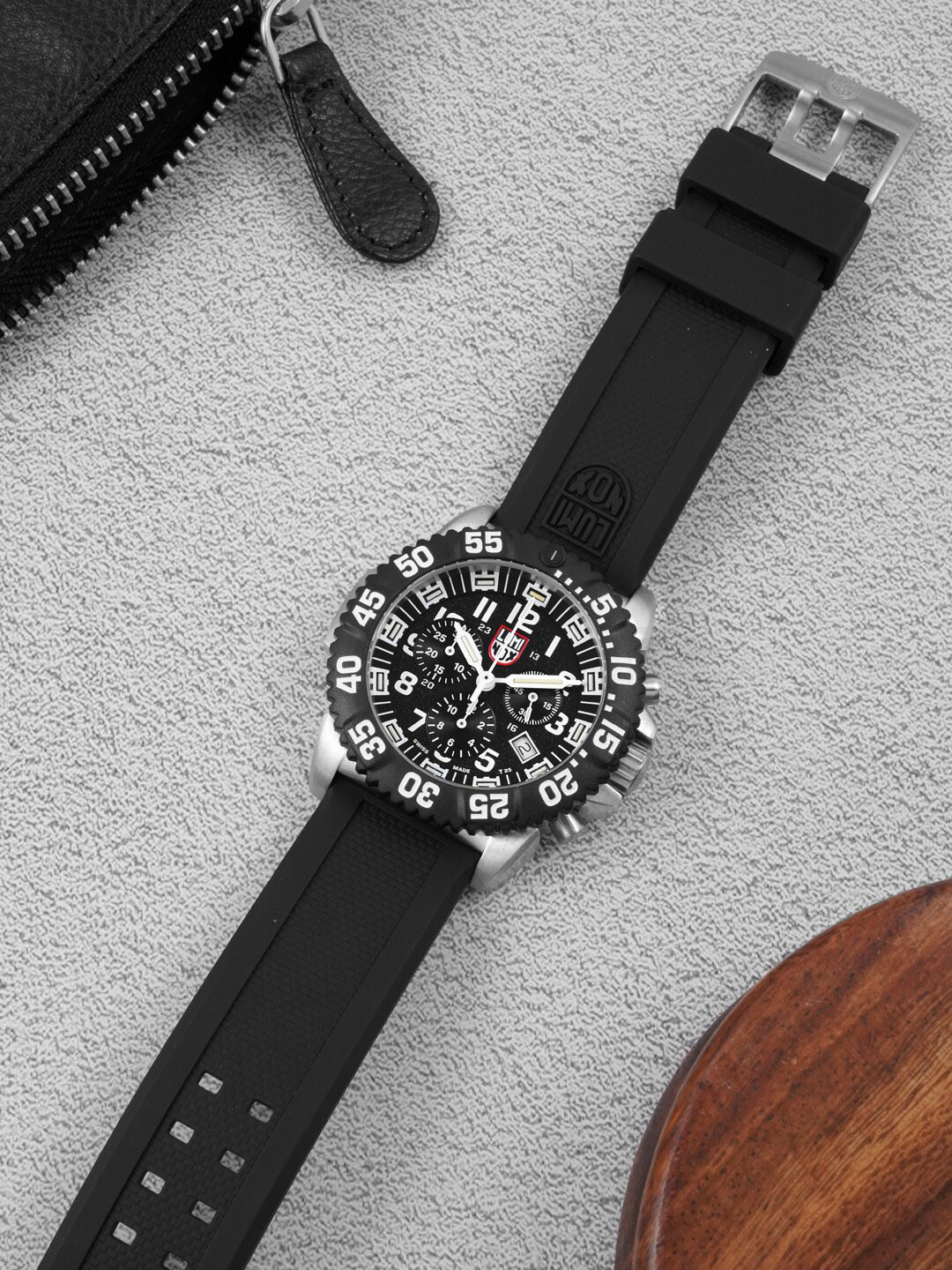 

Luminox Men Black Dial & Black Straps Analogue Watch XS 3181 L