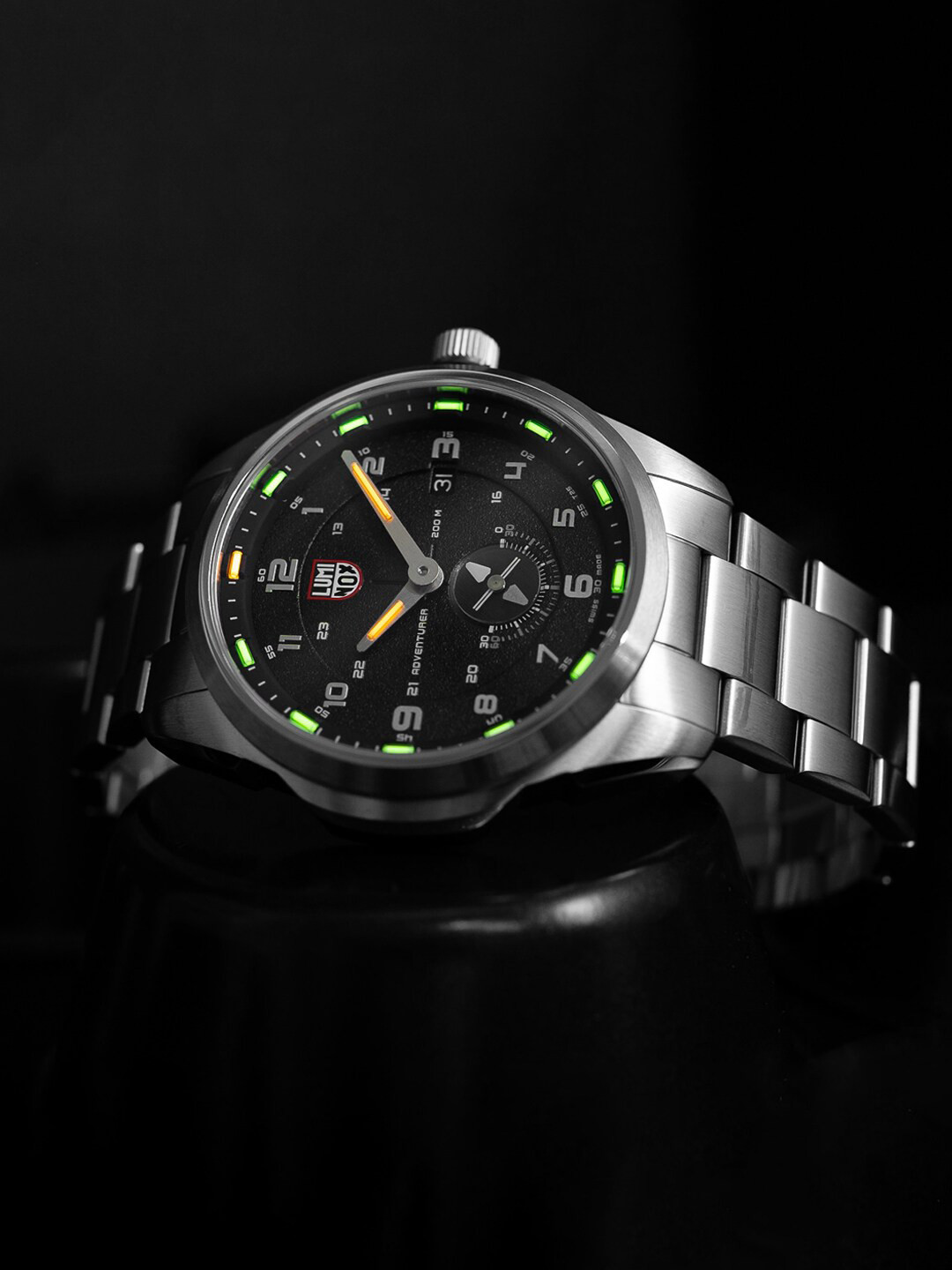 

Luminox Men Black Dial & Silver Toned Stainless Steel Bracelet Style Straps Analogue Watch XL 1762