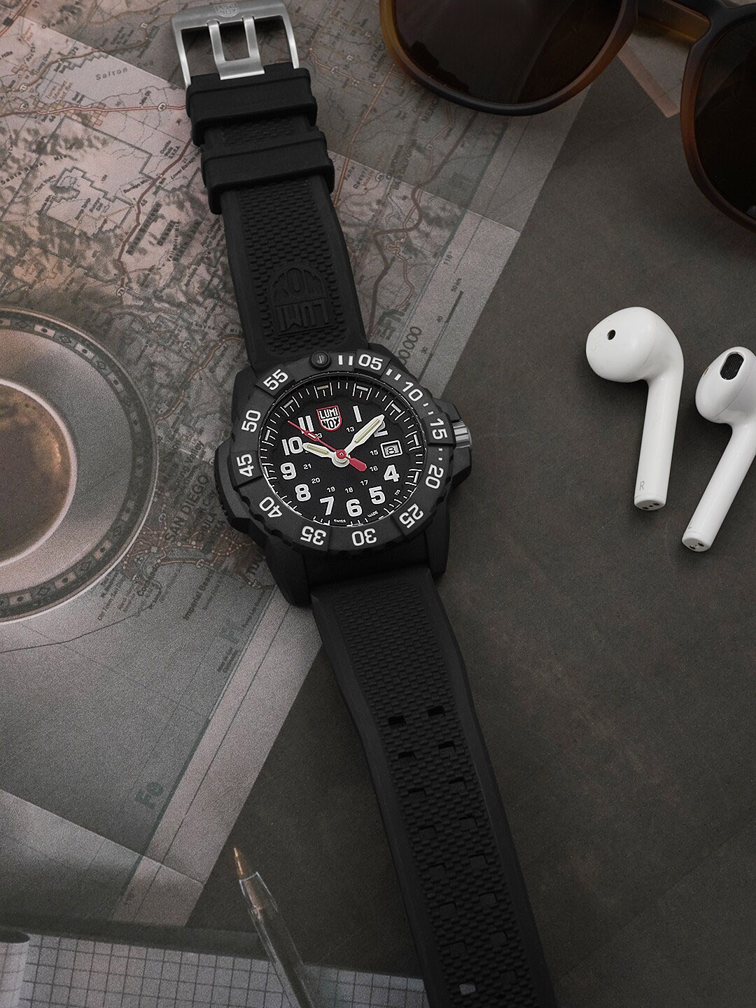 

Luminox Men Black Dial & Strap Analogue Watch XS 3501