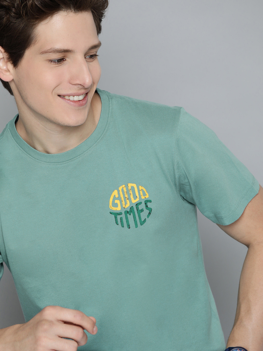 

Mast & Harbour Men Green Pure Cotton Solid T-shirt