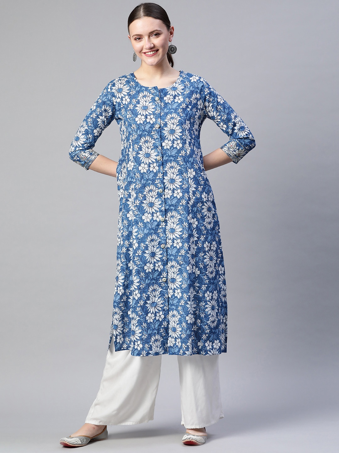 

Readiprint Fashions Women Blue & White Cotton Floral Batik Print Kurta