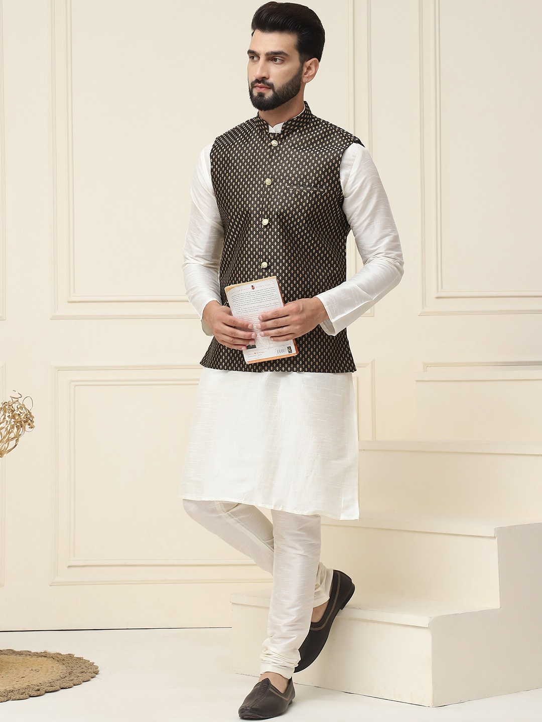 

SOJANYA Men Off-White & Black Kurta with Pyjamas & Woven Design Nehru Jacket
