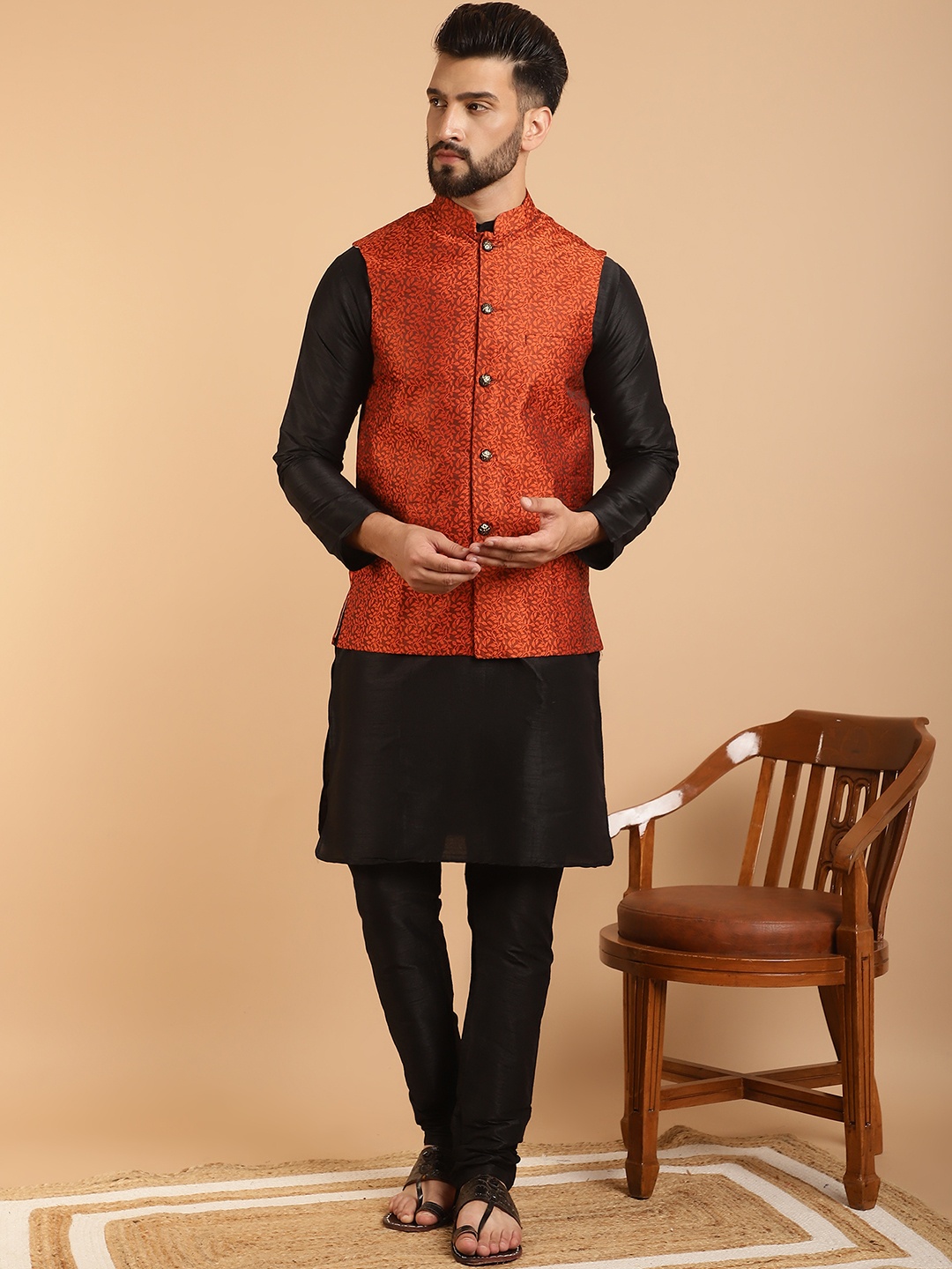 

SOJANYA Men Black Solid Kurta with Churidar & Nehru Jacket