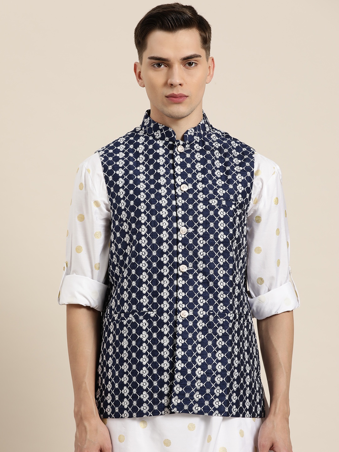 

SOJANYA Men Navy & White Chikankari Embroidered Nehru Jacket, Navy blue