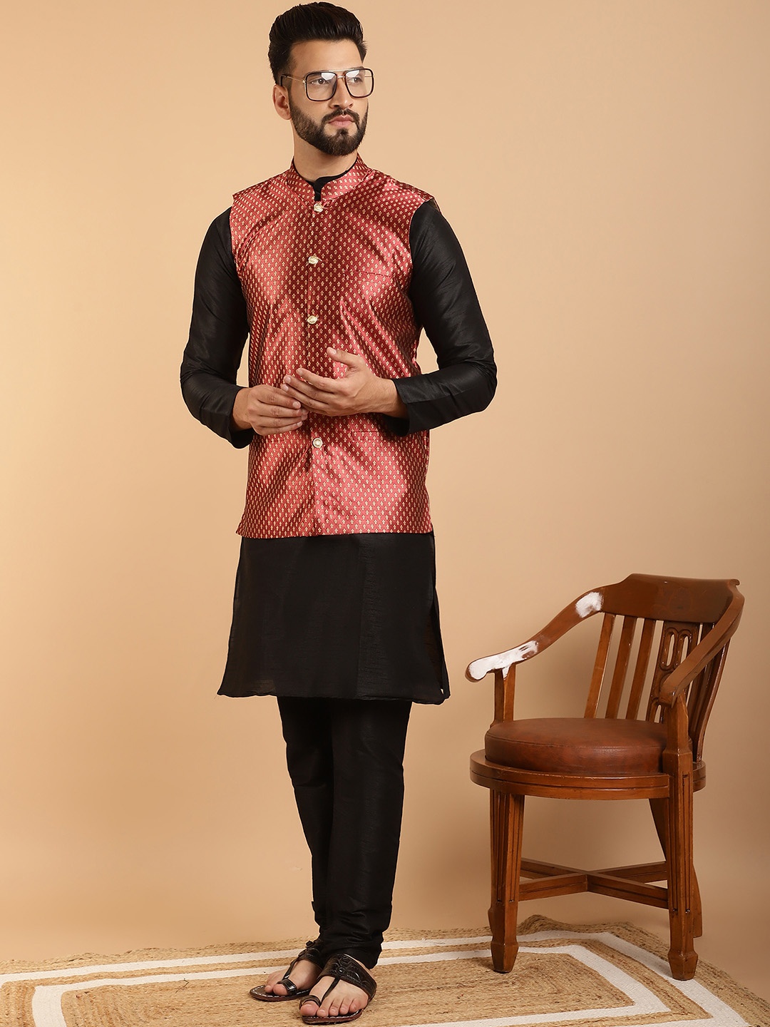 

SOJANYA Men Black Solid Kurta with Churidar & Nehru Jacket