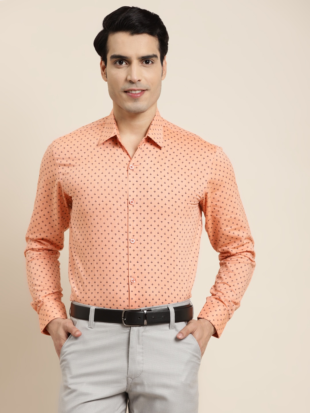 

SOJANYA Men Peach-Coloured & Black Cotton Classic Fit Ditsy Print Formal Shirt