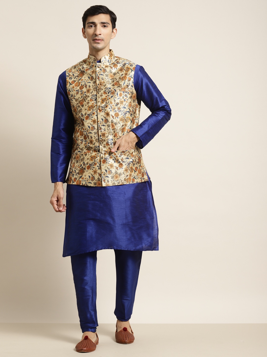 

SOJANYA Men Blue Printed Kurta with Churidar & Nehru Jacket