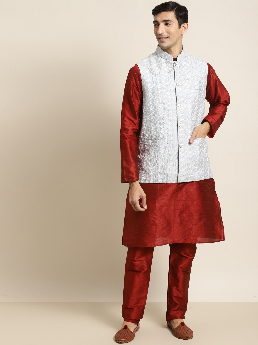 

SOJANYA Men Maroon Kurta with Churidar & Nehru Jacket