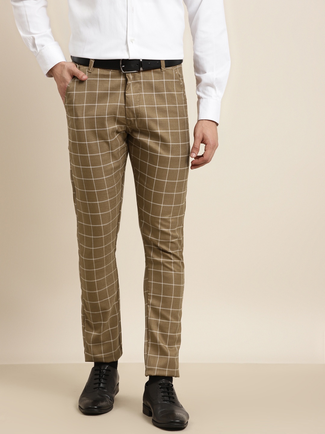 

SOJANYA Men Khaki & Off-White Checked Smart Fit Trousers