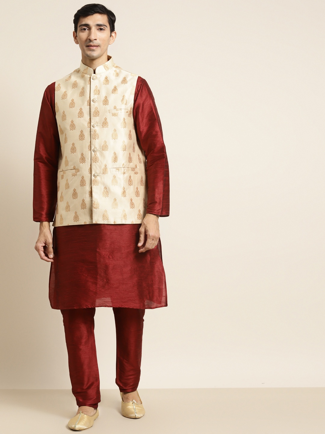 

SOJANYA Men Maroon Kurta with Churidar & Nehru Jacket