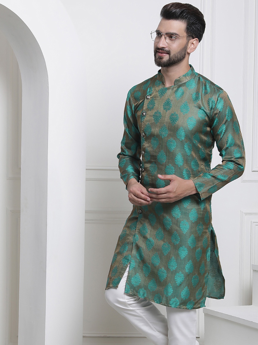 

SOJANYA Men Green & Beige Ethnic Motifs Jacquard Kurta