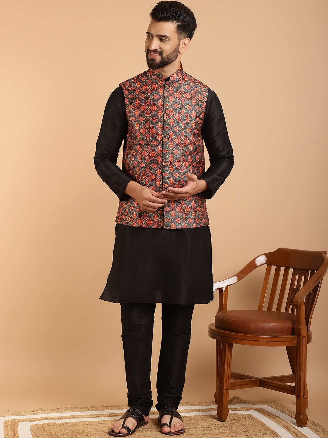 

SOJANYA Men Black & Navy Blue Kurta with Churidar & Printed Nehru Jacket