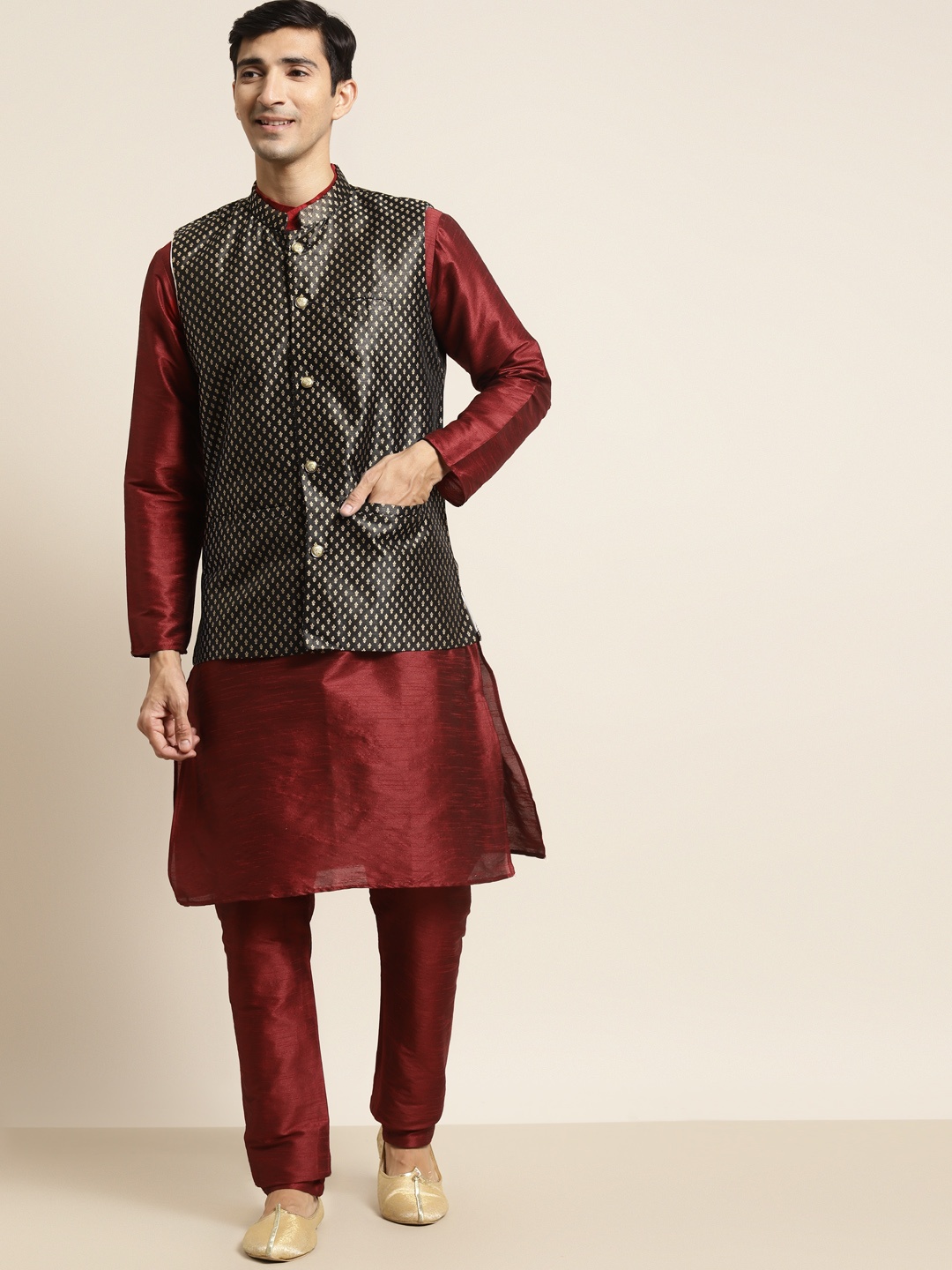 

SOJANYA Men Maroon & Black Kurta with Pyjamas & Woven Design Nehru Jacket