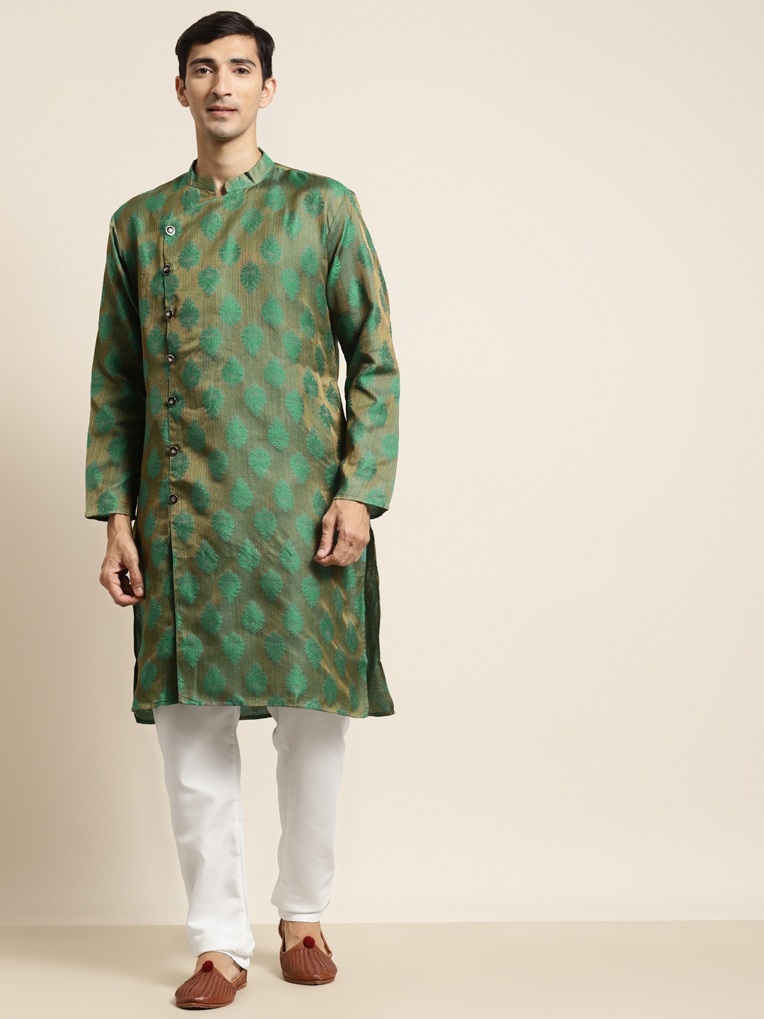 

SOJANYA Men Green & White Ethnic Motifs Jacquard Weave Angrakha Kurta with Pyjamas