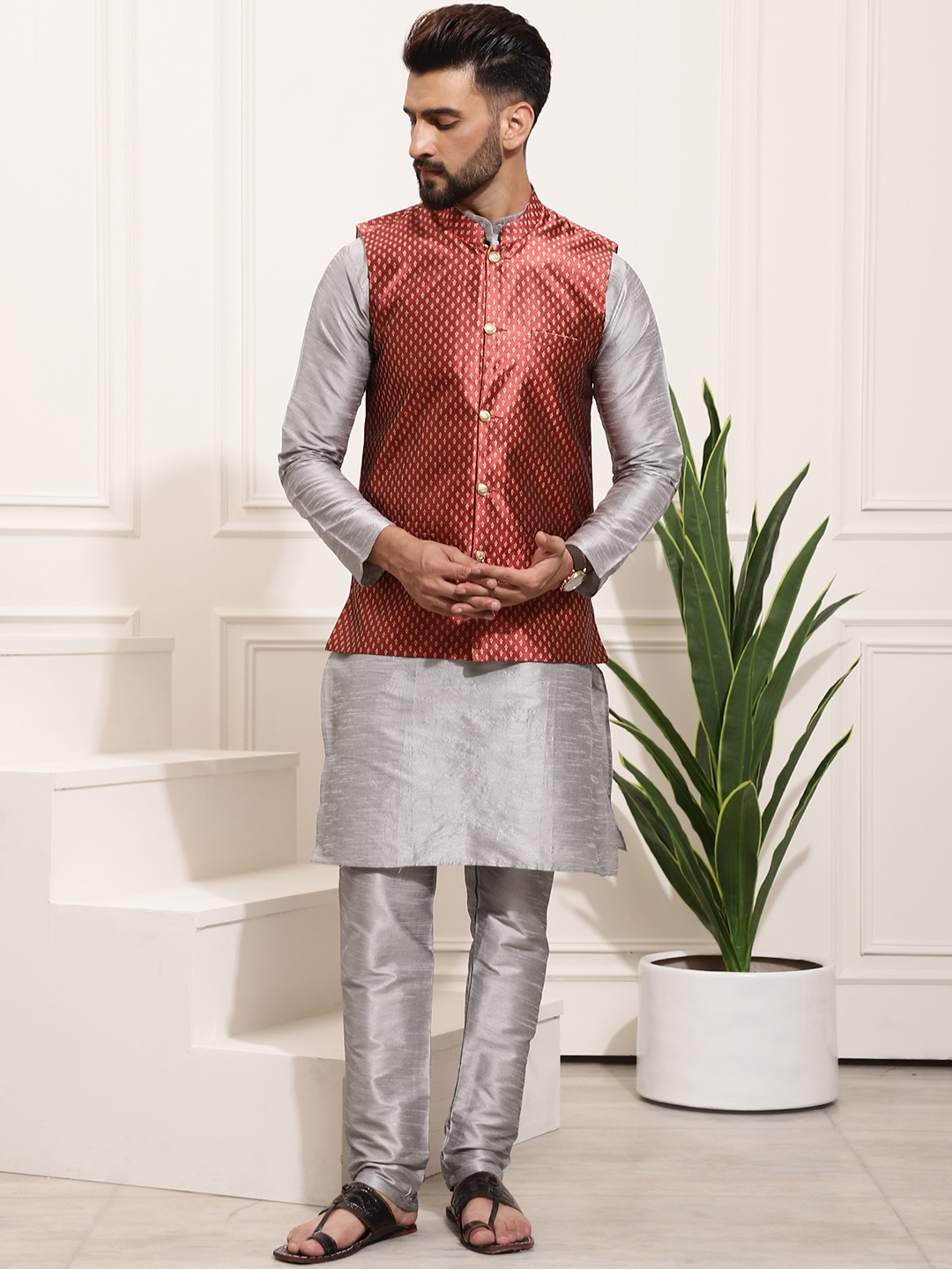

SOJANYA Men Grey & Maroon Kurta with Pyjamas & Woven Design Nehru Jacket