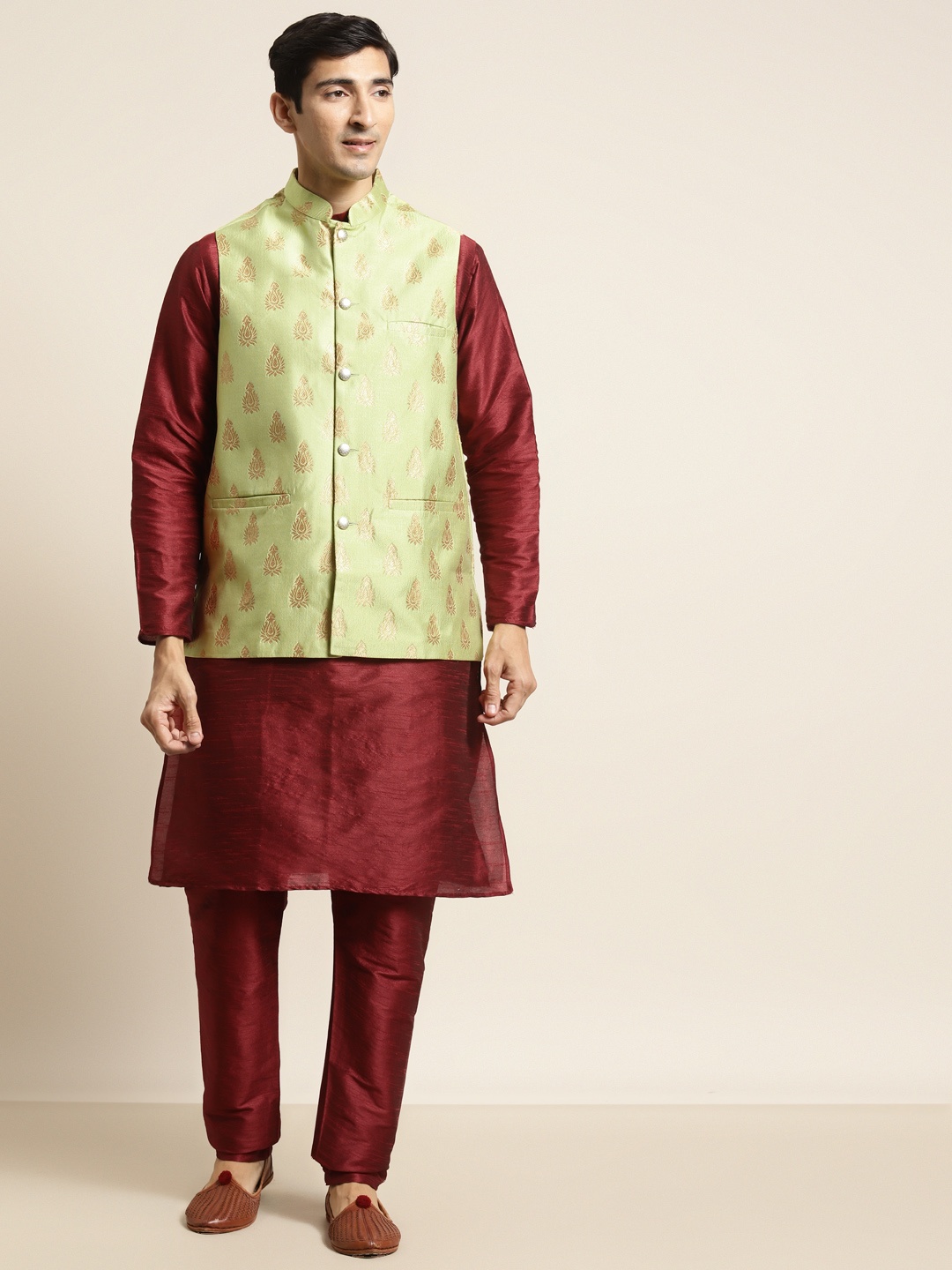 

SOJANYA Men Maroon & Green Kurta with Pyjamas & Woven Design Nehru Jacket