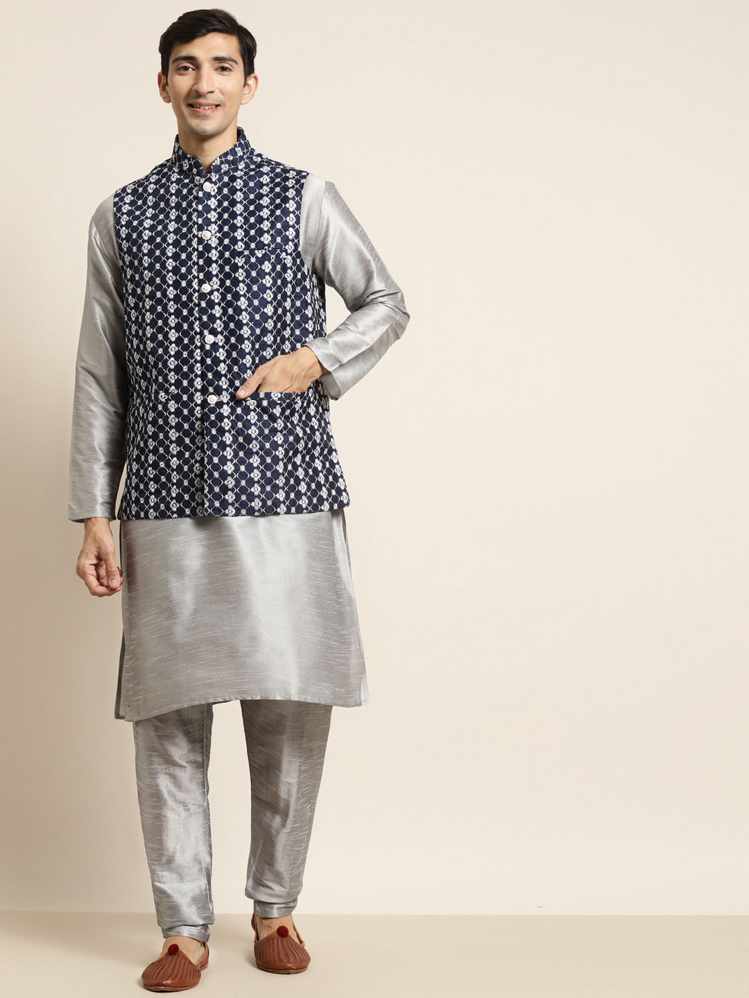 

SOJANYA Men Grey & Navy Blue Kurta with Pyjamas & Embroidered Nehru Jacket