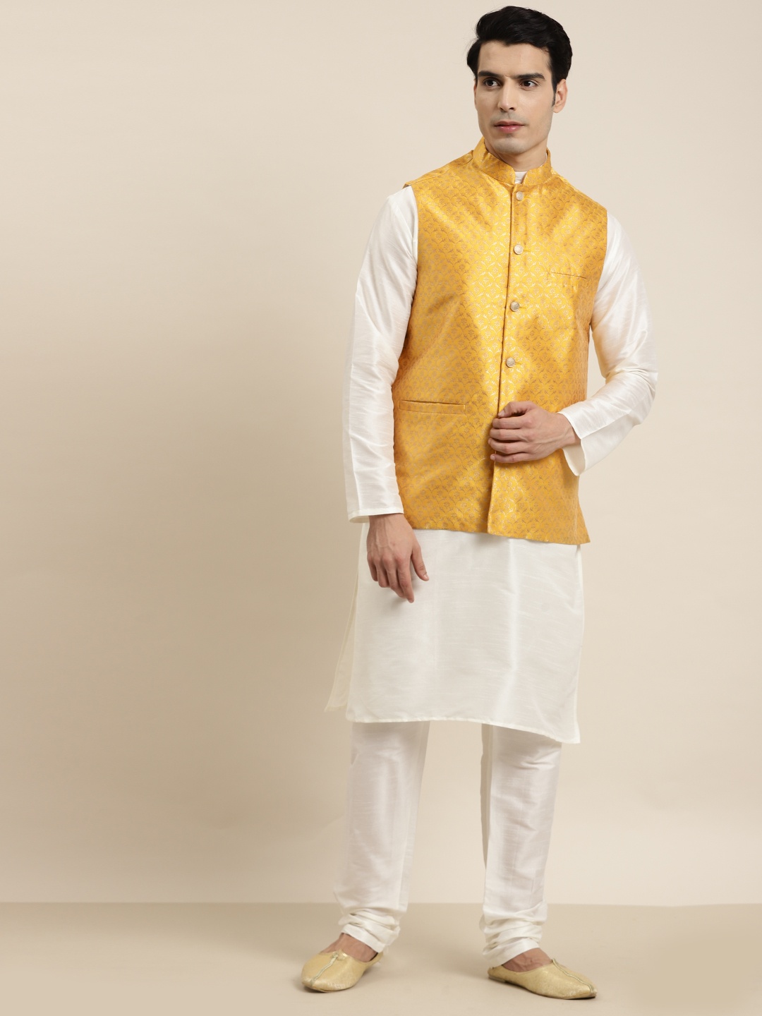 

SOJANYA Men Off White Kurta with Churidar & Nehru Jacket