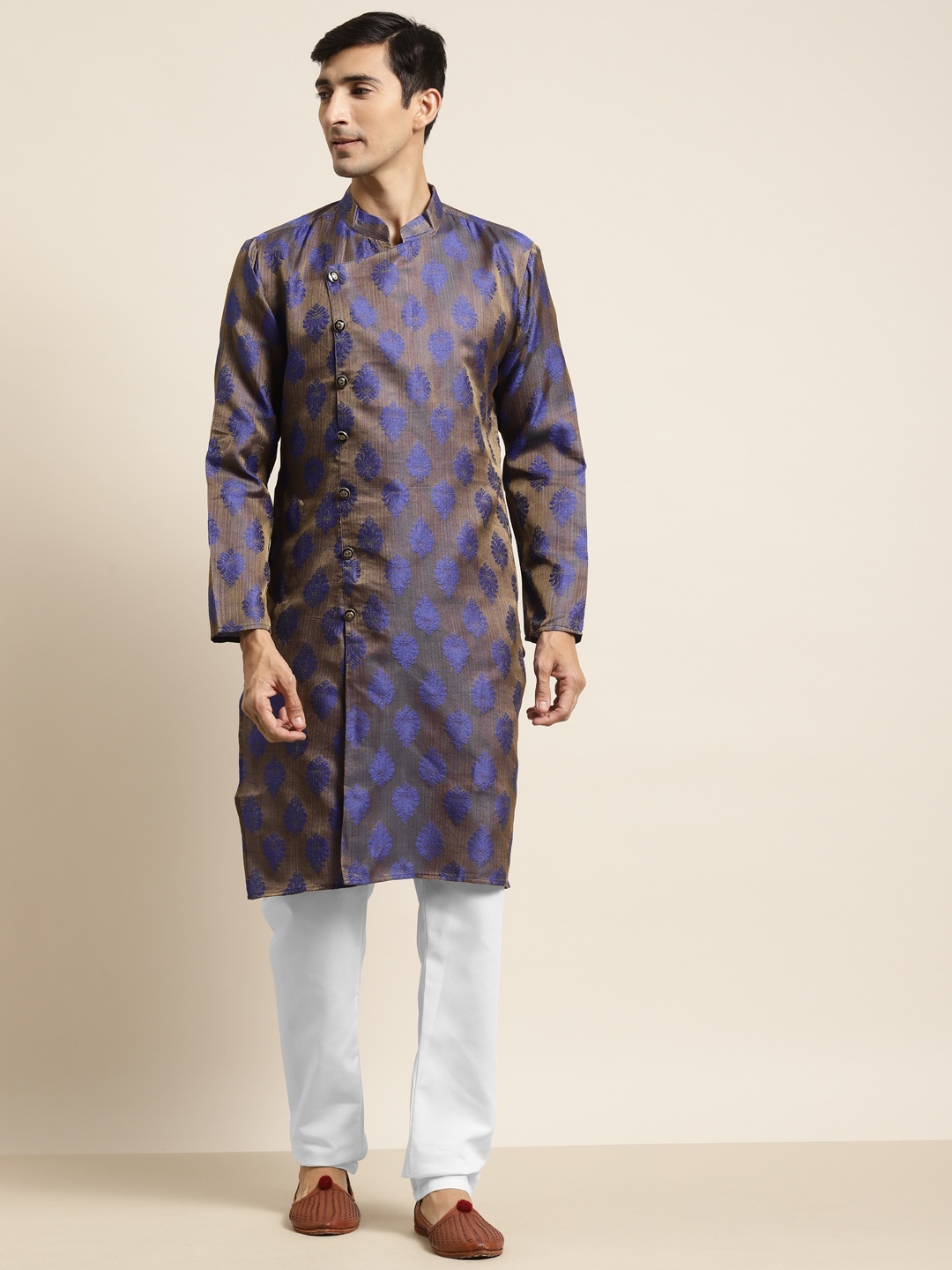 

SOJANYA Men Blue & White Ethnic Motifs Woven Design Kurta with Pyjamas