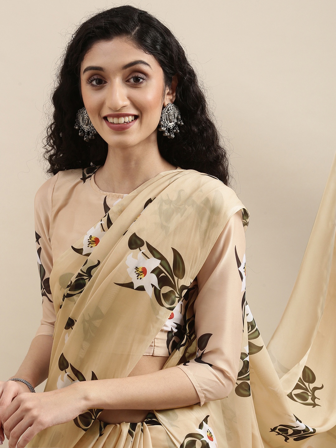 

Mitera Cream-Coloured & Olive Green Pure Chiffon Saree