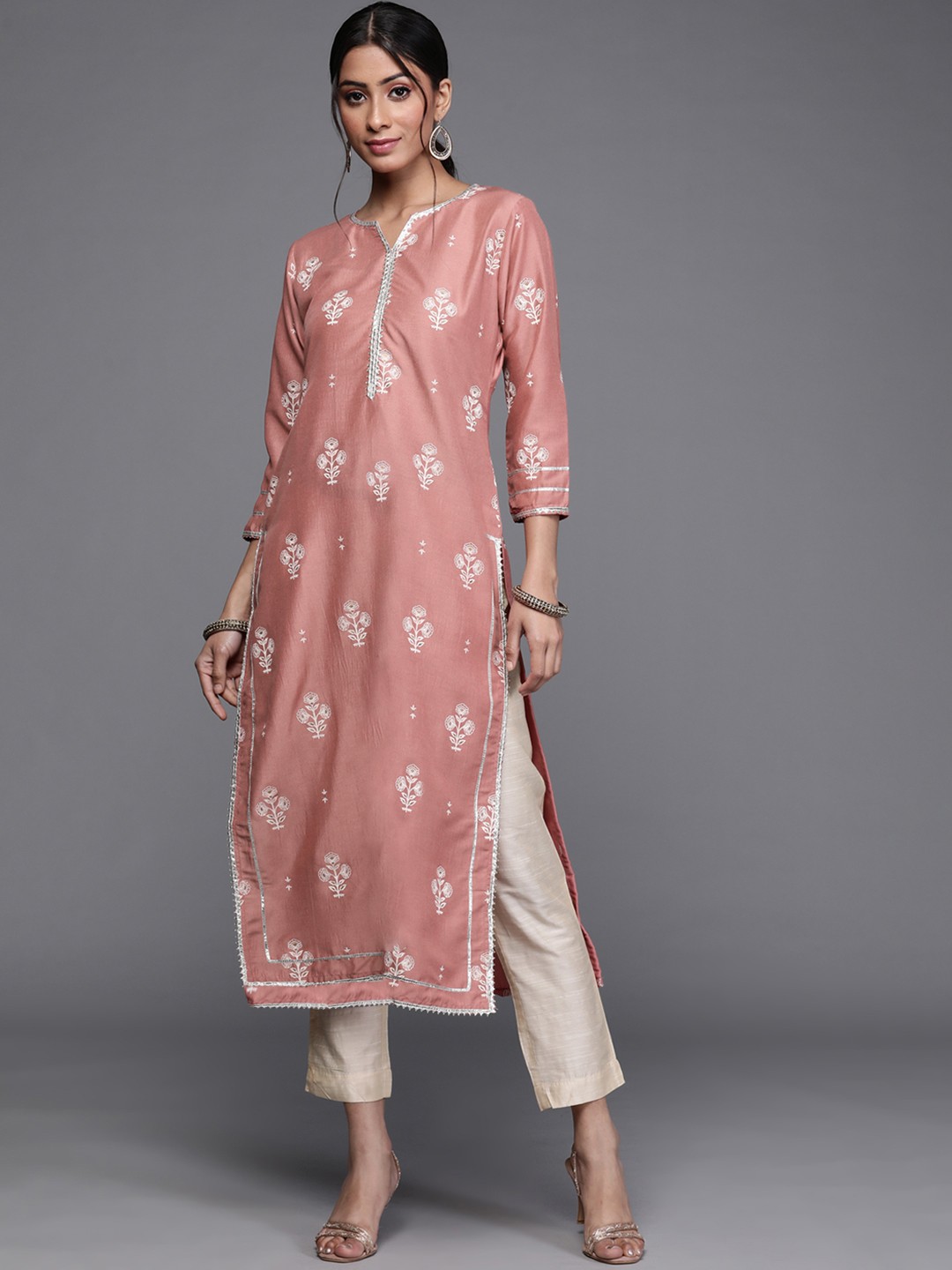 

Libas Women Peach-Coloured & Gold Floral Printed Gotta Patti Straight Kurta