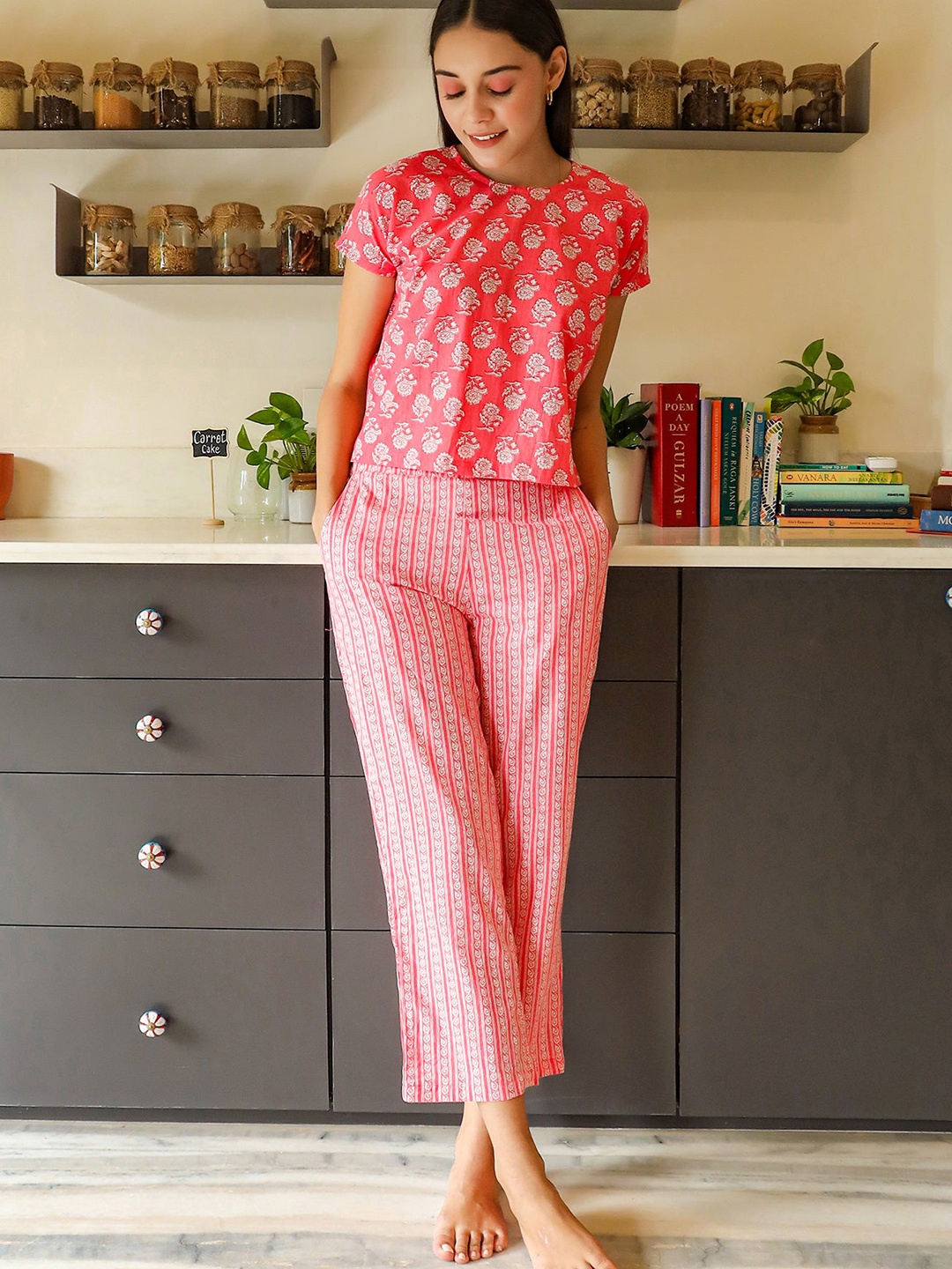 

JISORA Women Pink & White Ethnic Motifs Printed Pure Cotton Night Suit