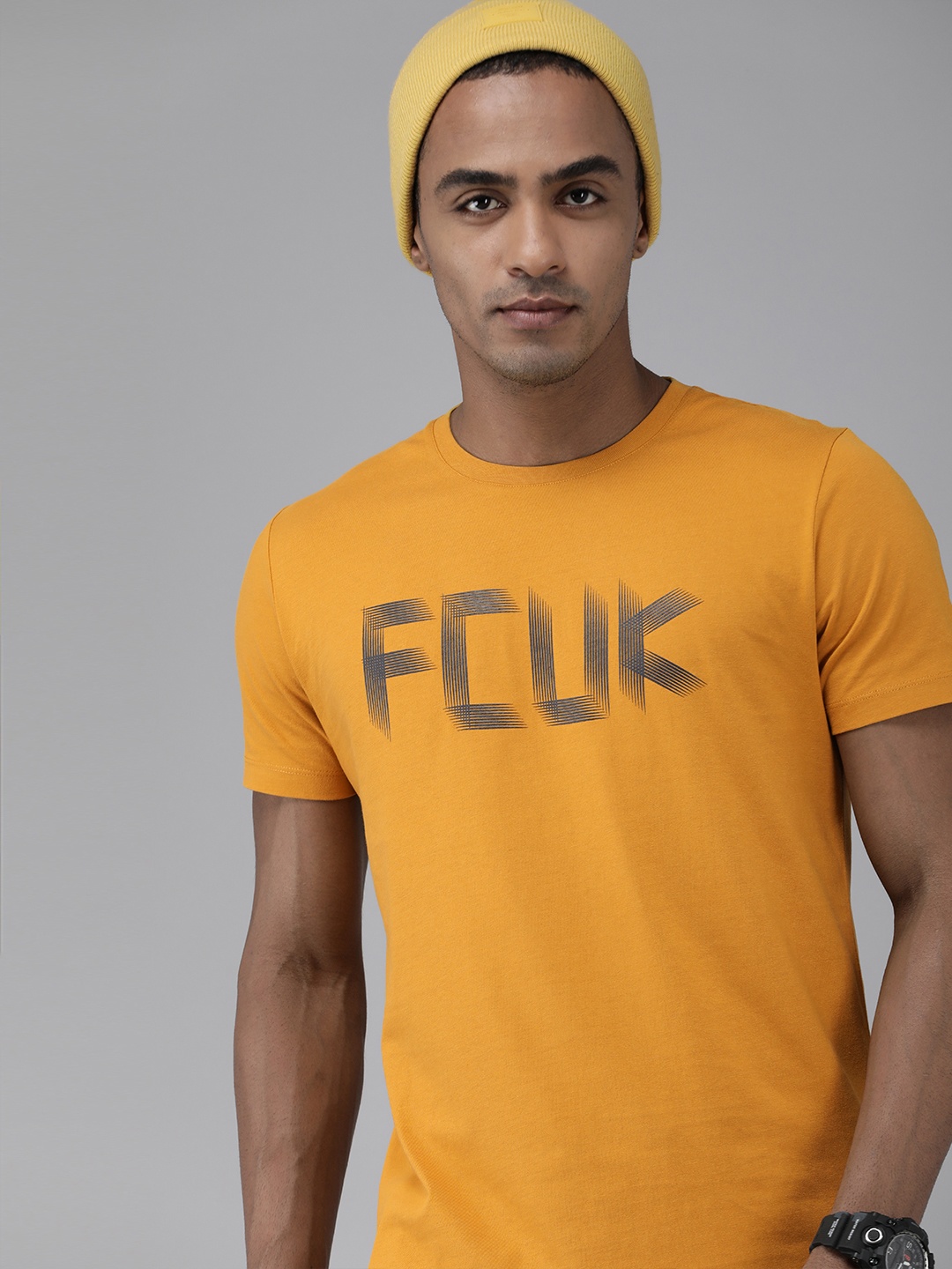 

French Connection Men Yellow & Black Printed Slim Fit T-shirt