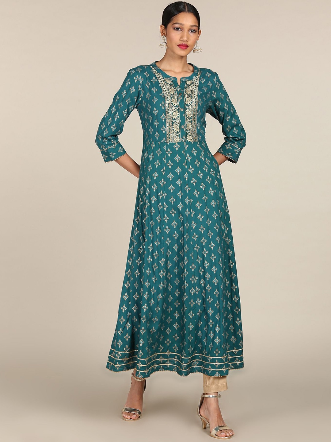 

Anahi Women Blue Floral Keyhole Neck Flared Sleeves Thread Work Kurta