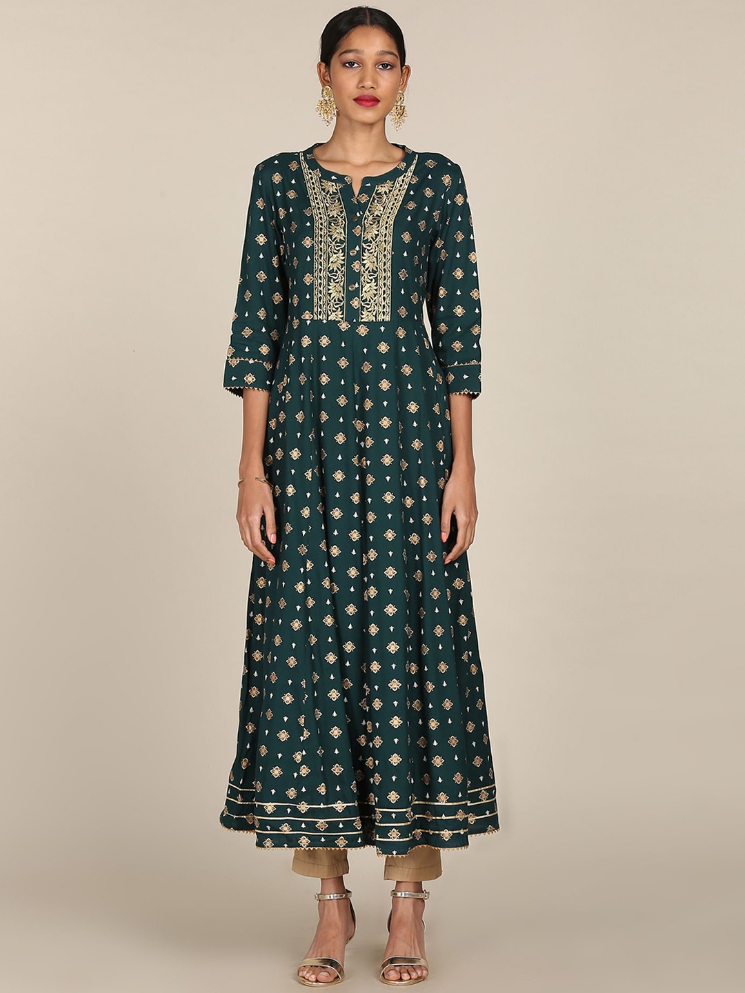 

Anahi Women Green Floral Embroidered Kurta