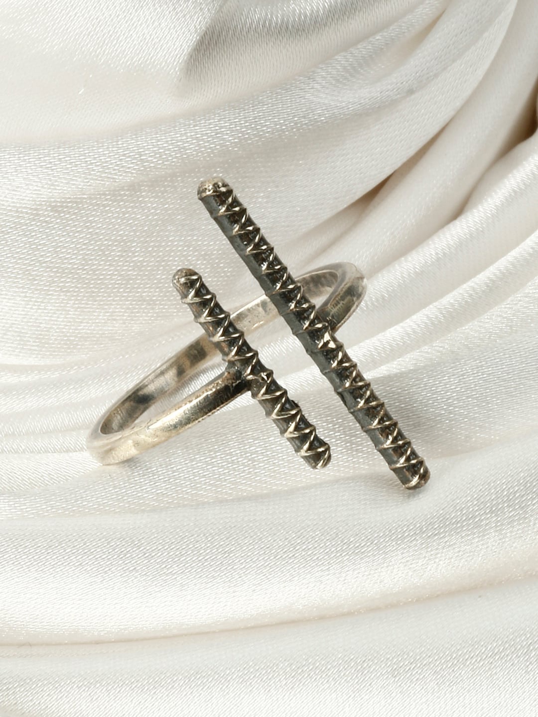 

AVNI by GIVA 925 Sterling Silver Oxidised Parallel Bar Ring
