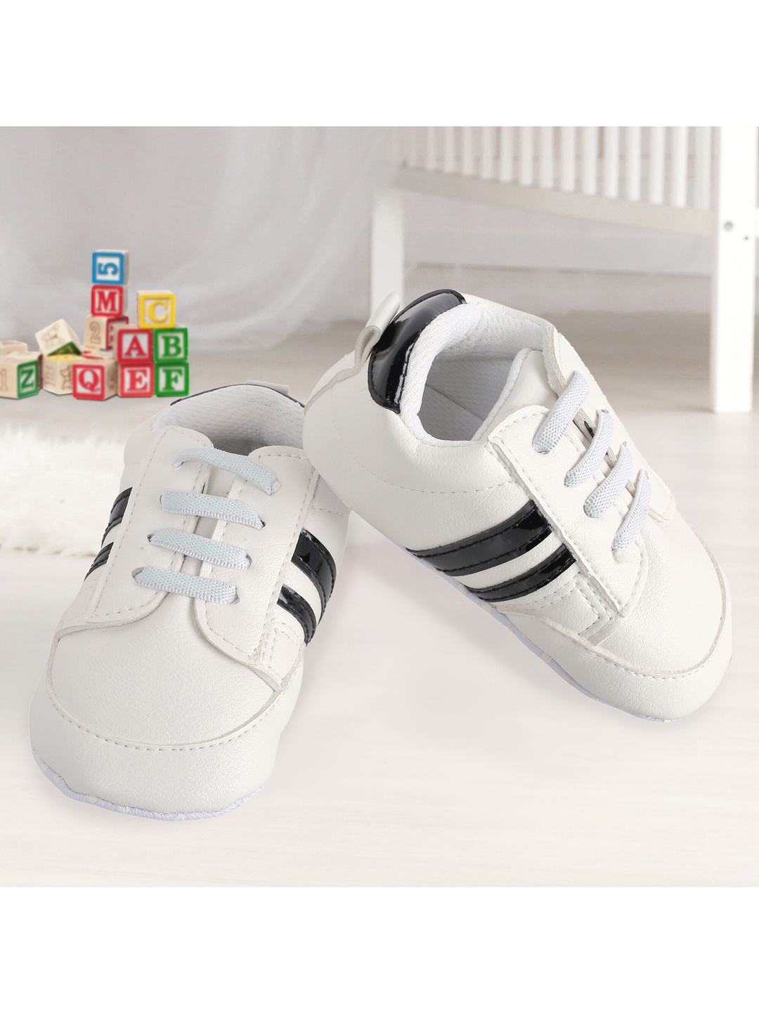 

Baby Moo Kids Black & White Stripes Booties