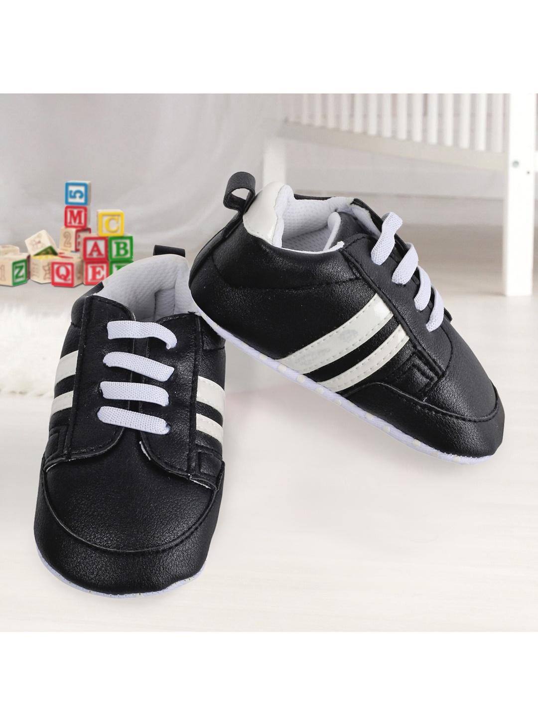 

Baby Moo Kids Black Striped Booties