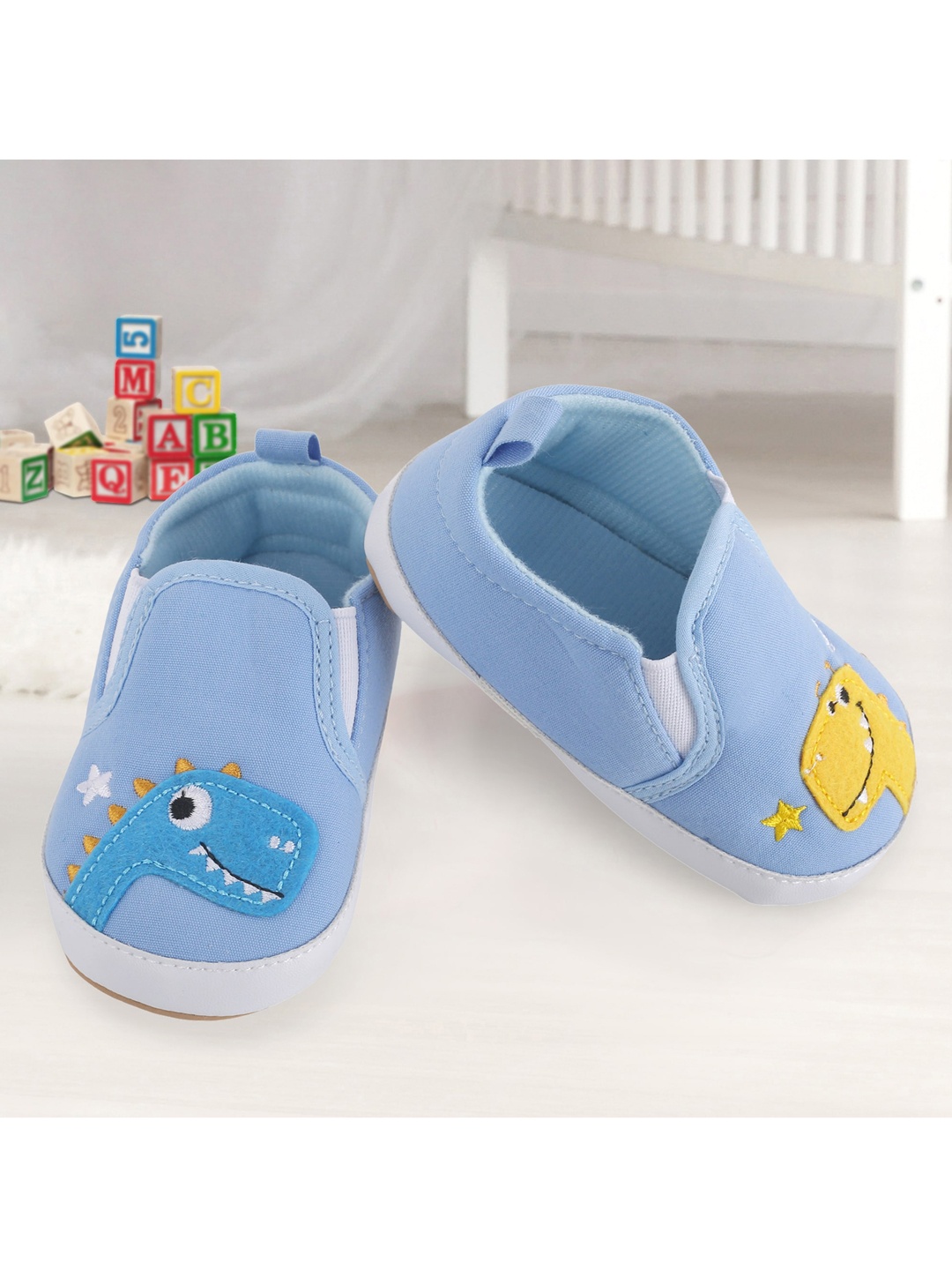 

Baby Moo Infants Kids Blue & Yellow Self Design Denim Slip-On Booties