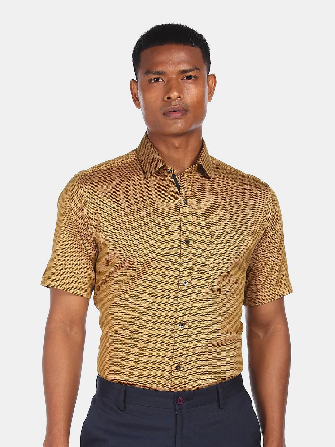 

Arrow Men Brown Formal Cotton Shirt