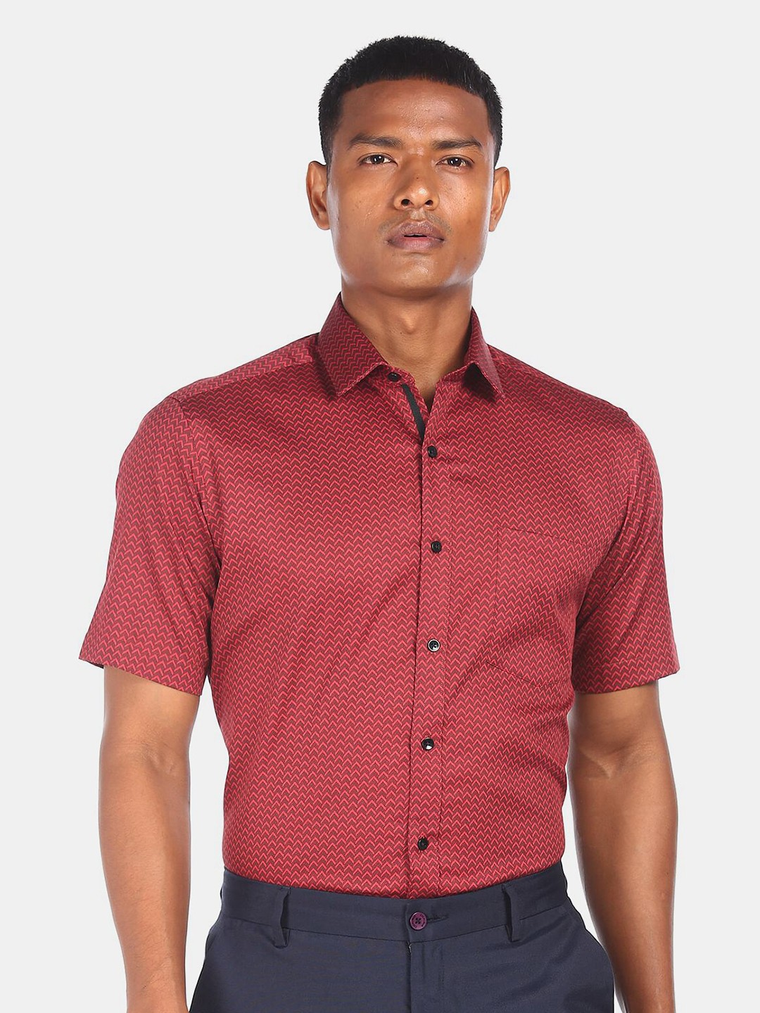 

Arrow Men Red Chevron Printed Pure Cotton Casual Shirt