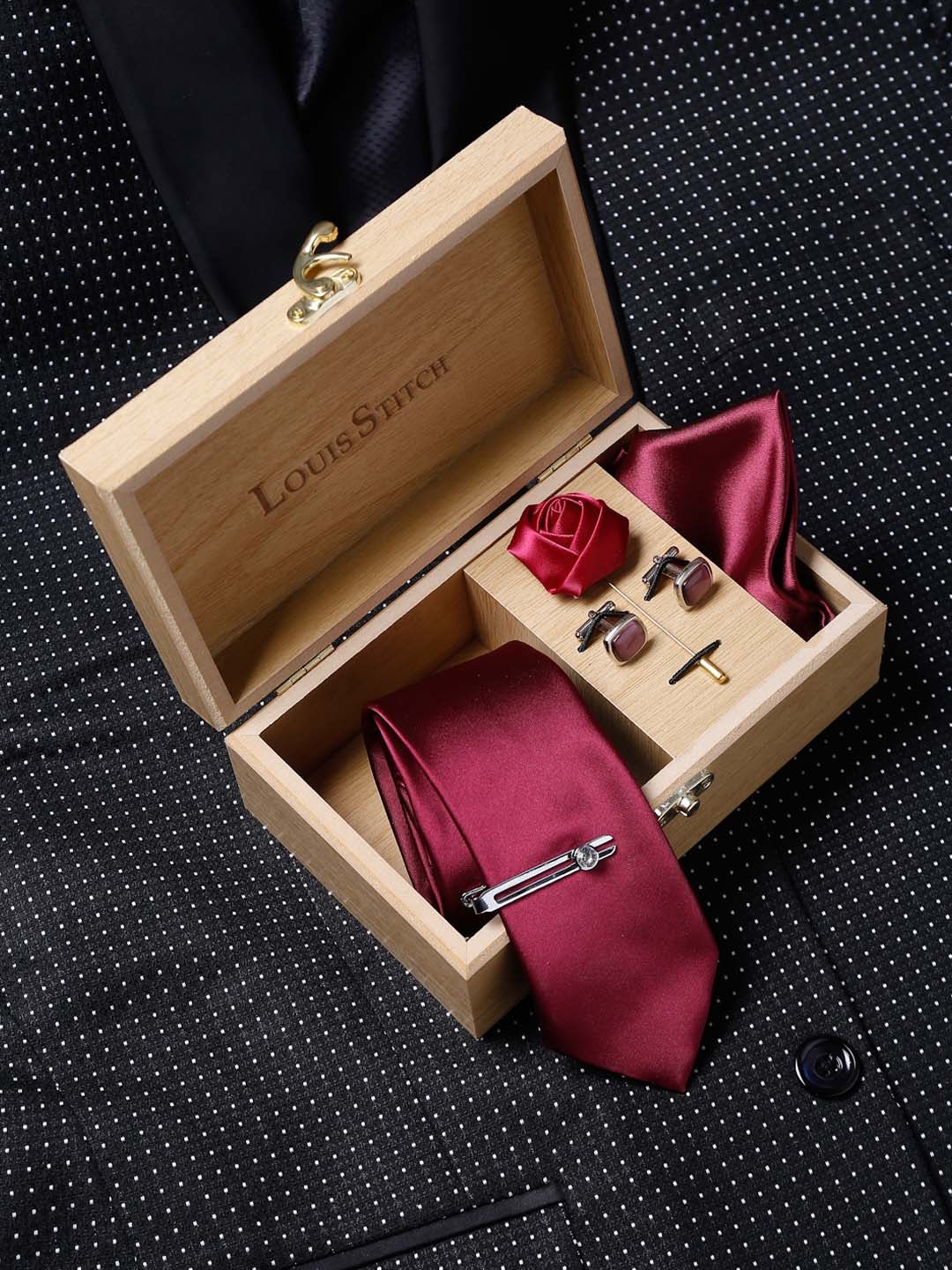 

LOUIS STITCH Men Red Solid Silk Accessory Gift Set