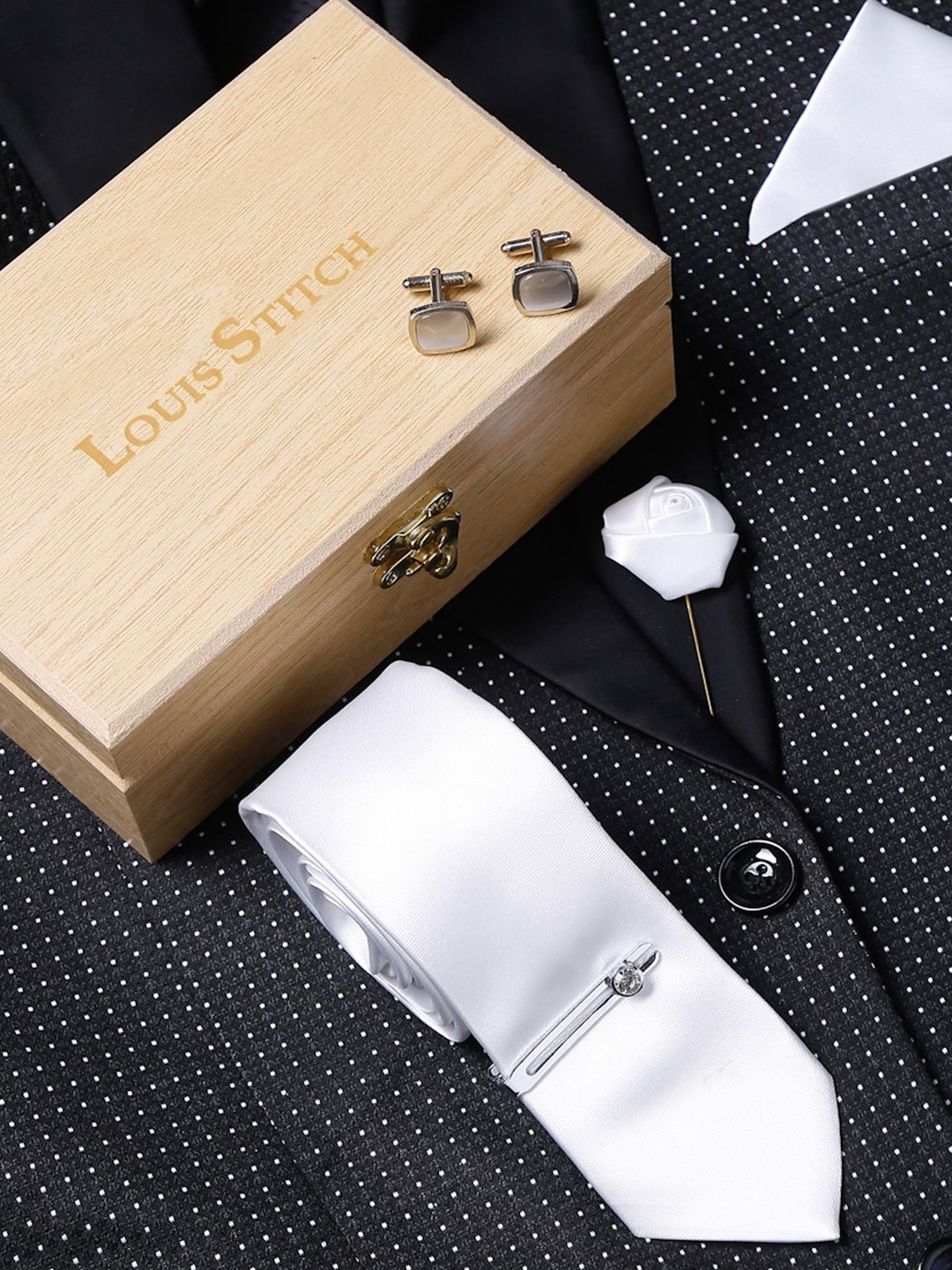 

LOUIS STITCH Men White Solid Accessory Gift Set