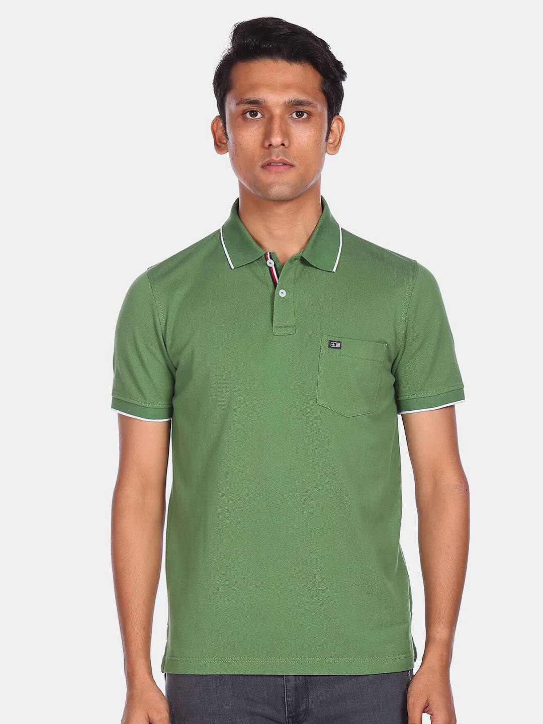 

Arrow Sport Men Green Solid T-shirt