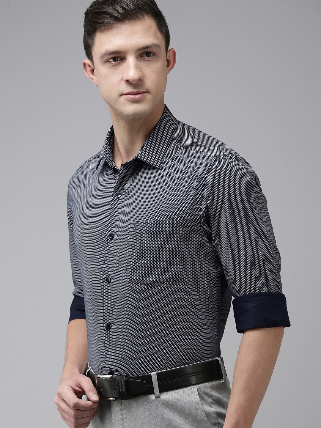 

Arrow Men Black & White Slim Fit Printed Pure Cotton Formal Shirt