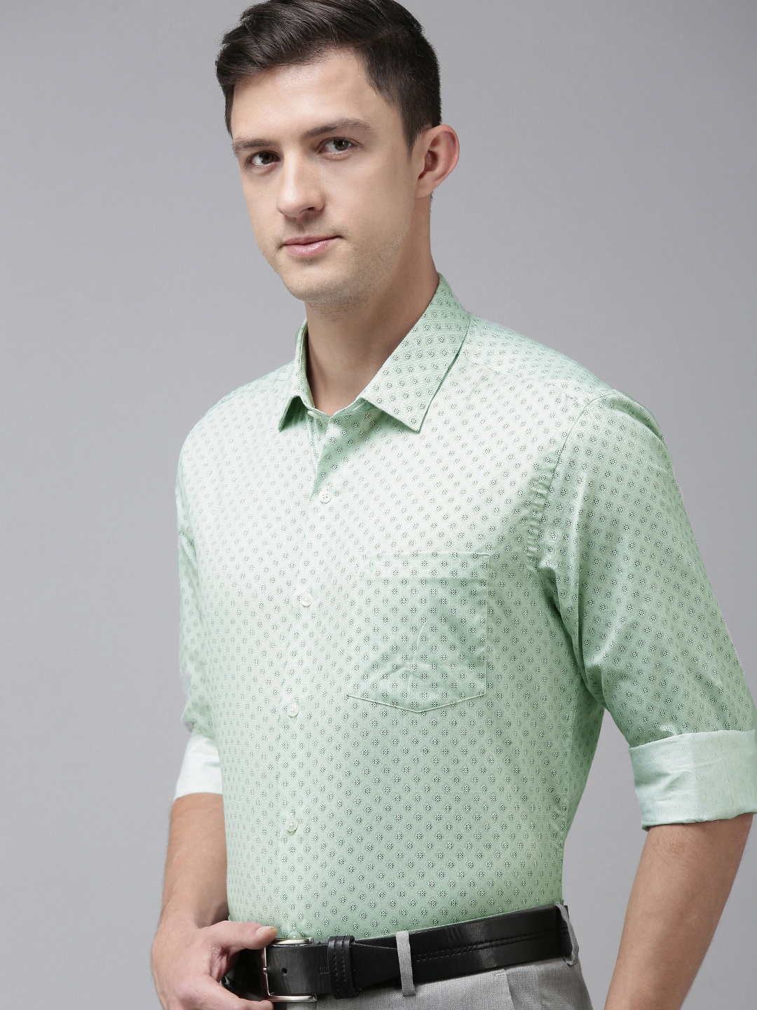 

Arrow Men Blue & Black Slim Fit Floral Printed Pure Cotton Casual Shirt