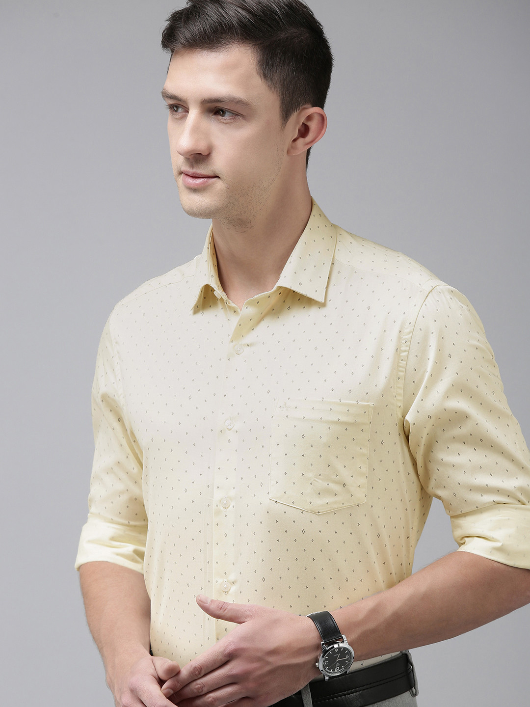 

Arrow Men Off White & Black Slim Fit Printed Pure Cotton Formal Shirt