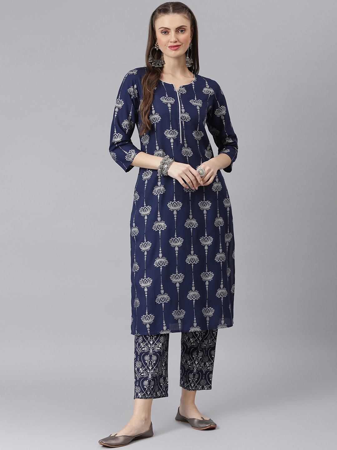 

Stylum Women Navy Blue & White Ethnic Motifs Screen Printed Kurta with Trousers