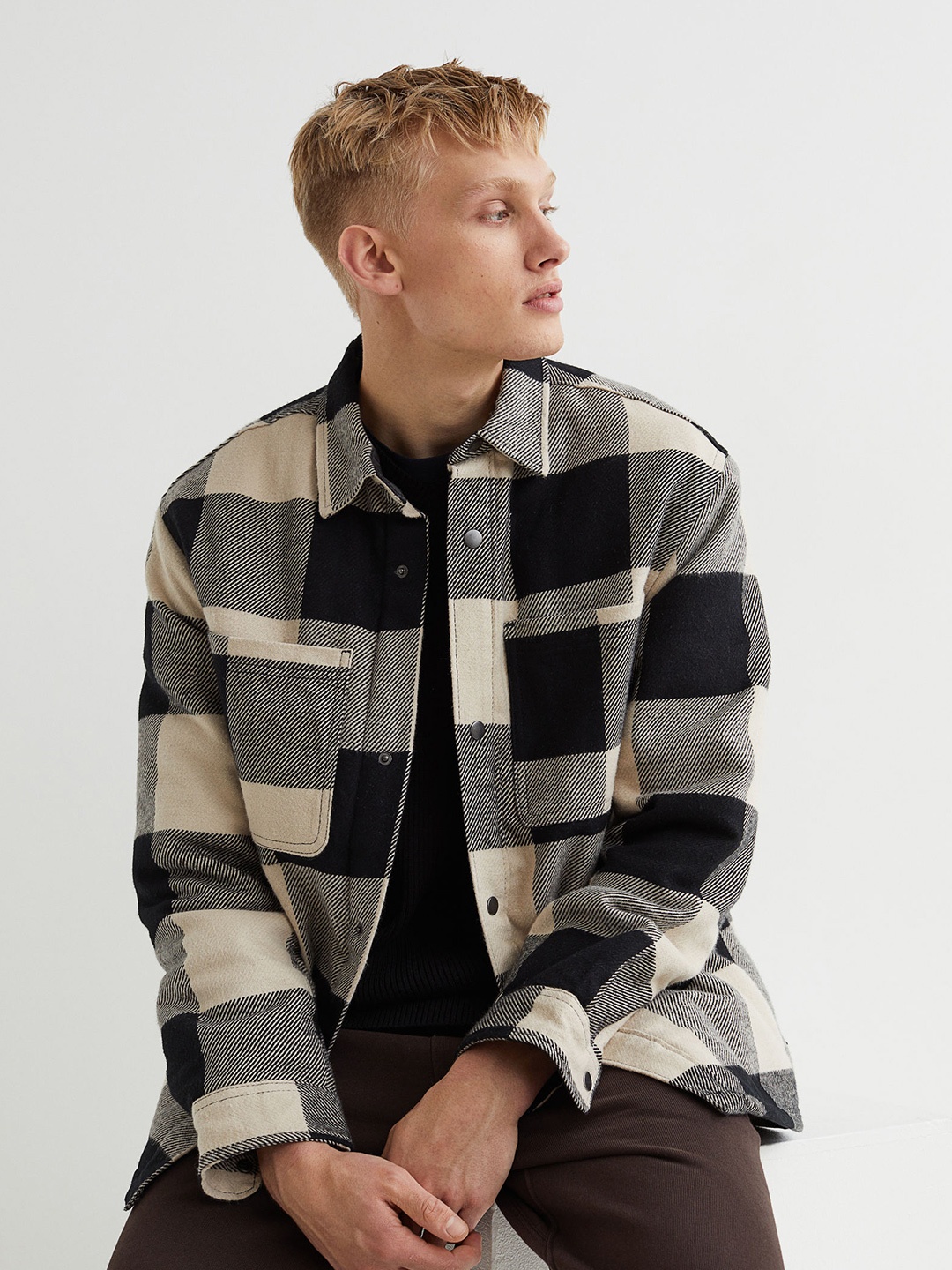 

H&M Men Beige & Black Colourblocked Padded Overshirt