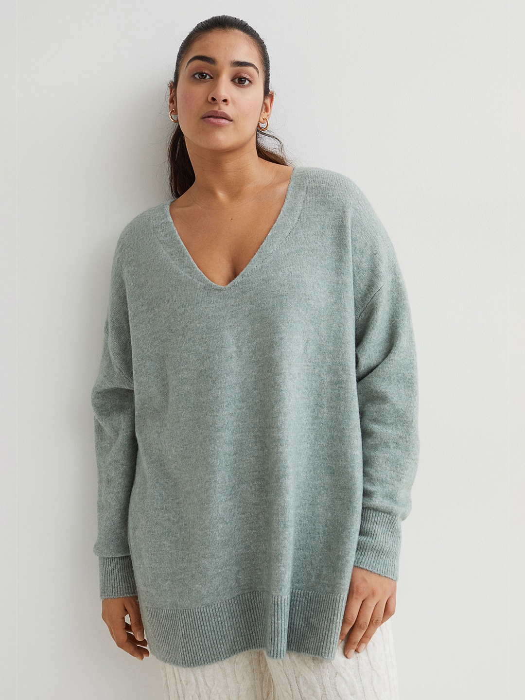 

H&M Women Sage Green Solid V-Neck Jumper