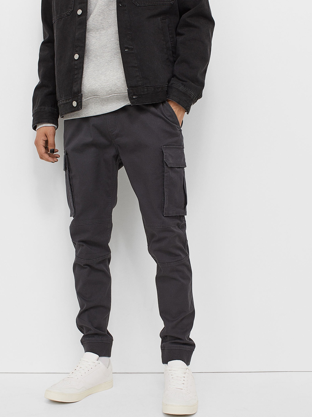 

H&M Men Grey Skinny Fit Cargo Joggers