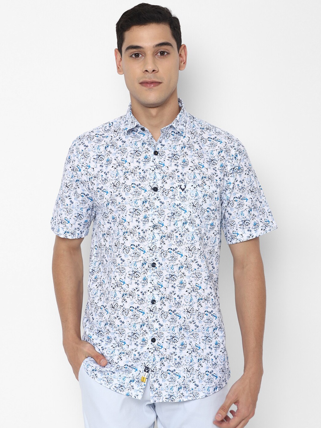 

Allen Solly Men Blue & White Slim Fit Floral Printed Pure Cotton Casual Shirt