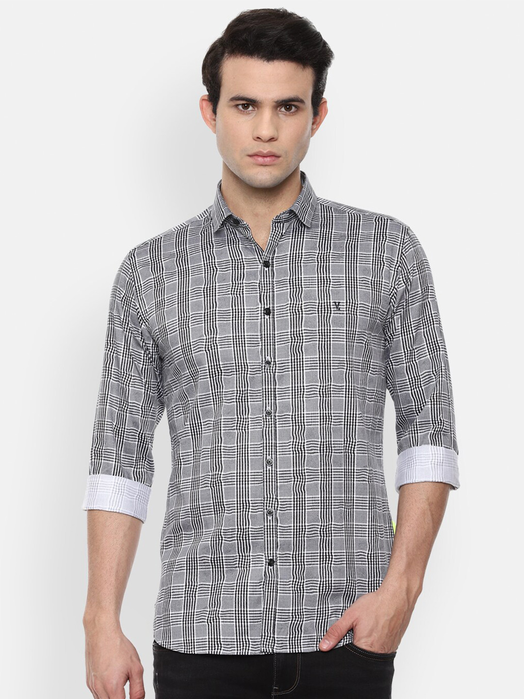 

V Dot Men Black Slim Fit Printed Pure Cotton Casual Shirt